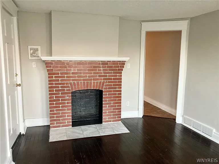 294 S Elmwood Ave #4 — Photo 3