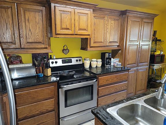 2nd image of 16733 Winding Creek Dr