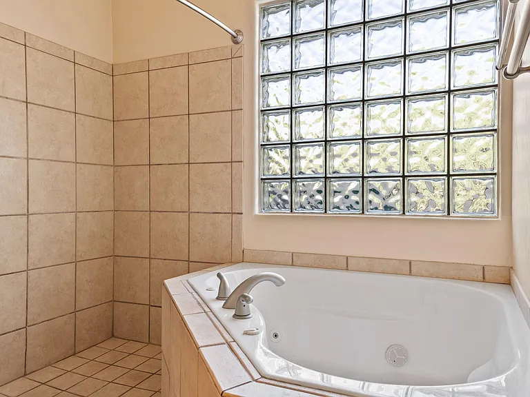 10450 E Placita Guanajuato — Photo 25