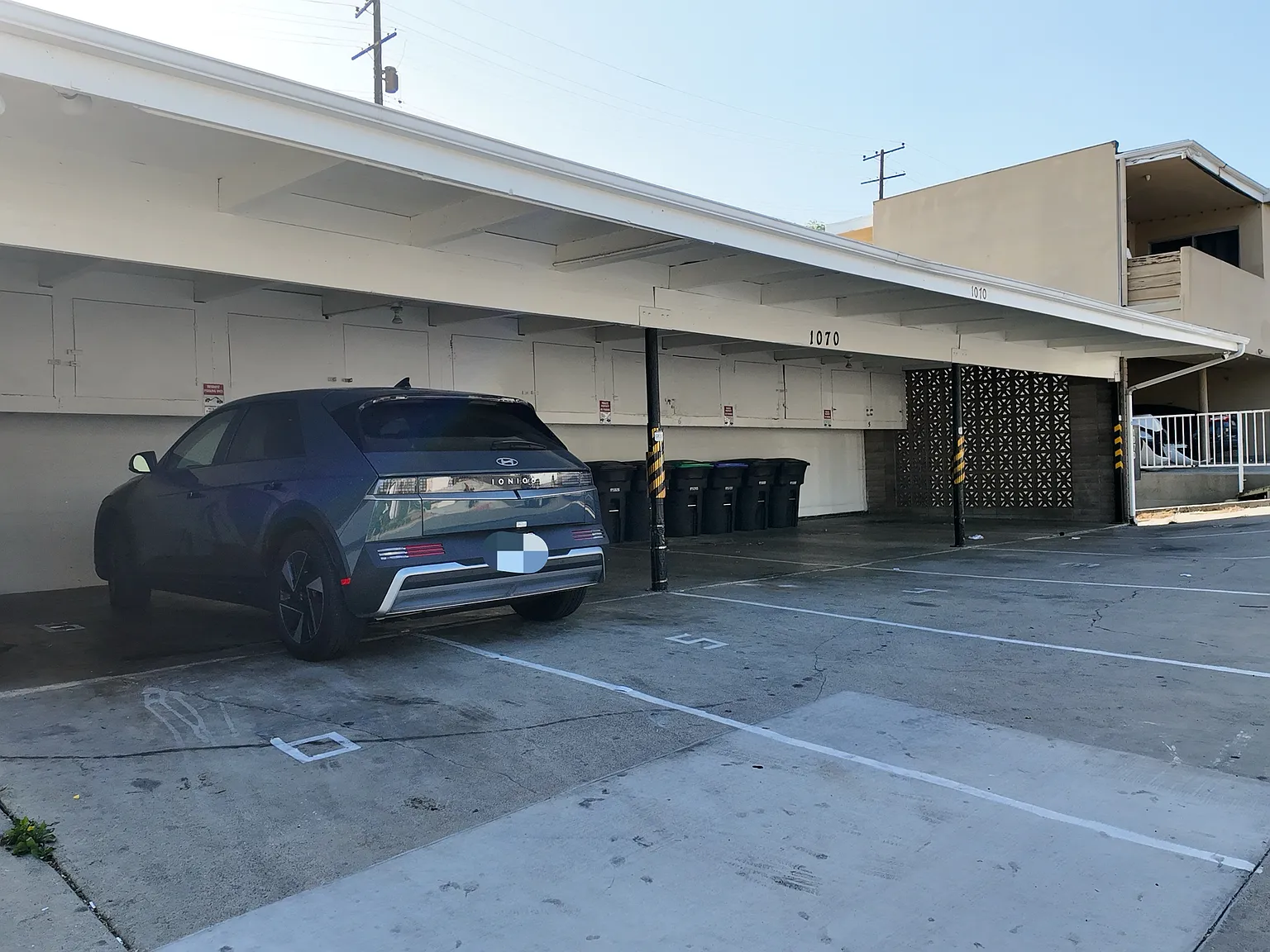 2 bed, 900 sqft, $2,340 — Photo 3