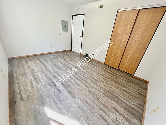 4th image of 904 Riverfront Rd #18