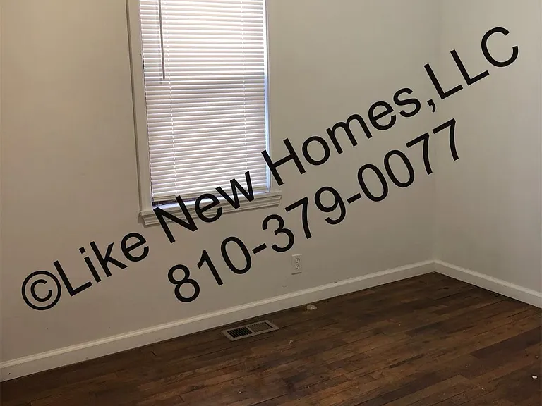3702 Whitney Ave — Photo 11