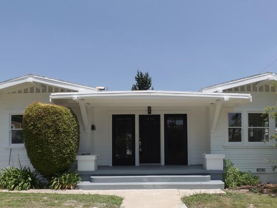 1st image of 6028 Comstock Ave