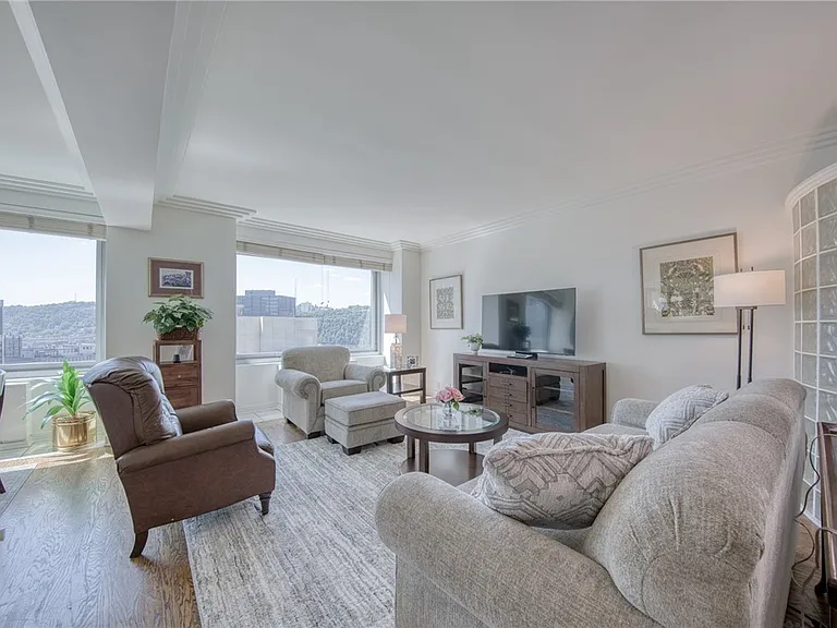 320 Fort Duquesne Blvd #26N — Photo 7