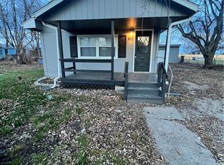 502 Main St, Henrietta, MO 64036