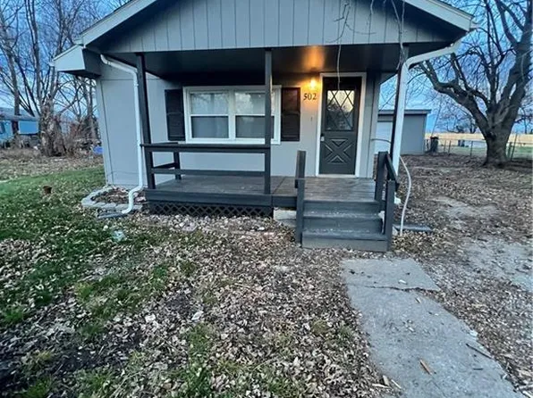 502 Main St, Henrietta, MO 64036