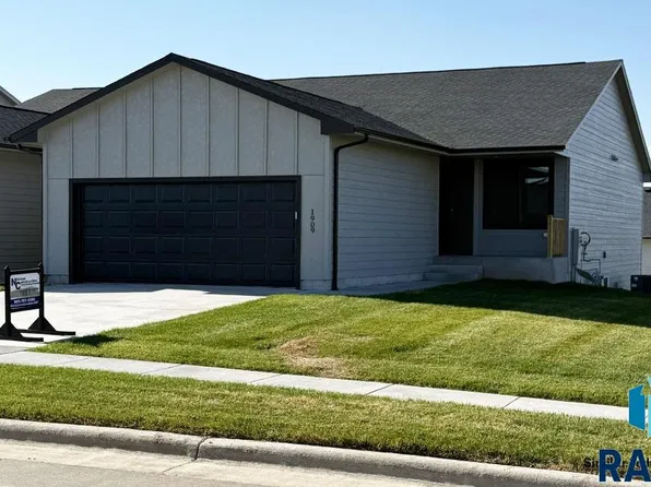 1811 N Tina Dr, Sioux Falls, SD 57110