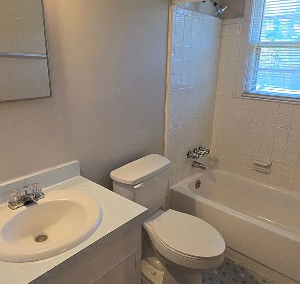 2233 Windsor Dr — Photo 18