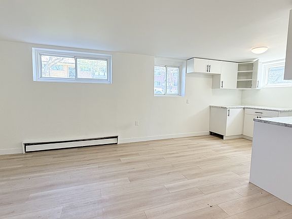 5th image of 359 Hilton Ave