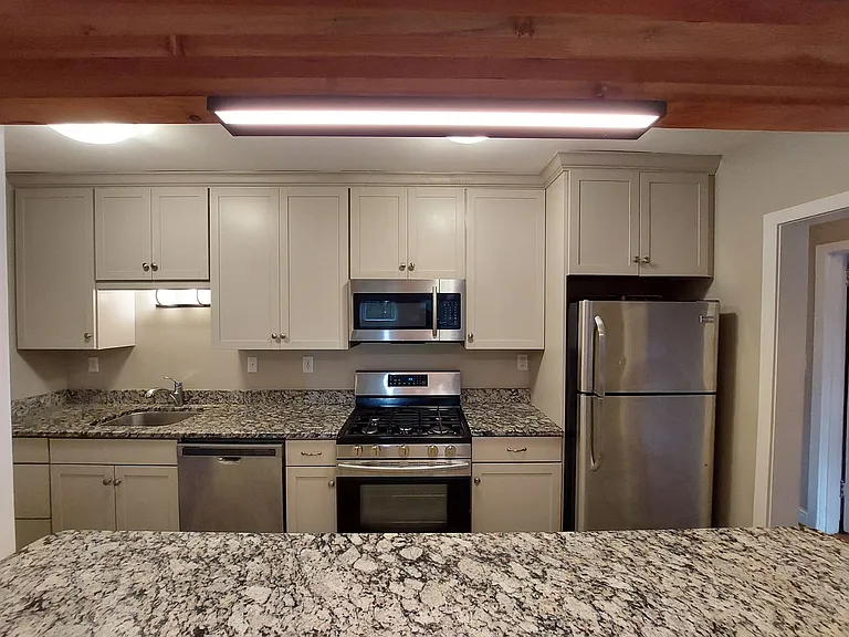 2516 Cornwall Ave #8 — Photo 9