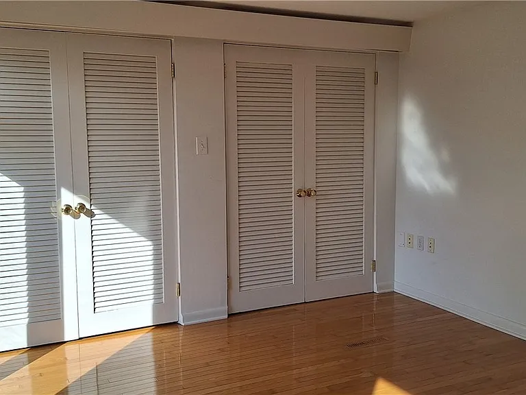 90 E Woodland Rd — Photo 37