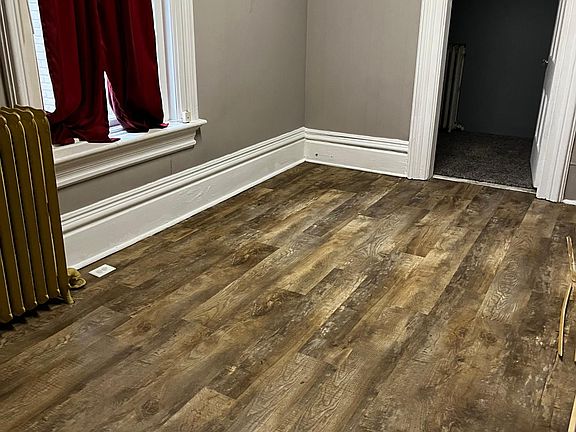 4th image of 804 E Broadway St #3