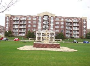 7051 W Touhy Ave APT 509, Niles, IL 60714