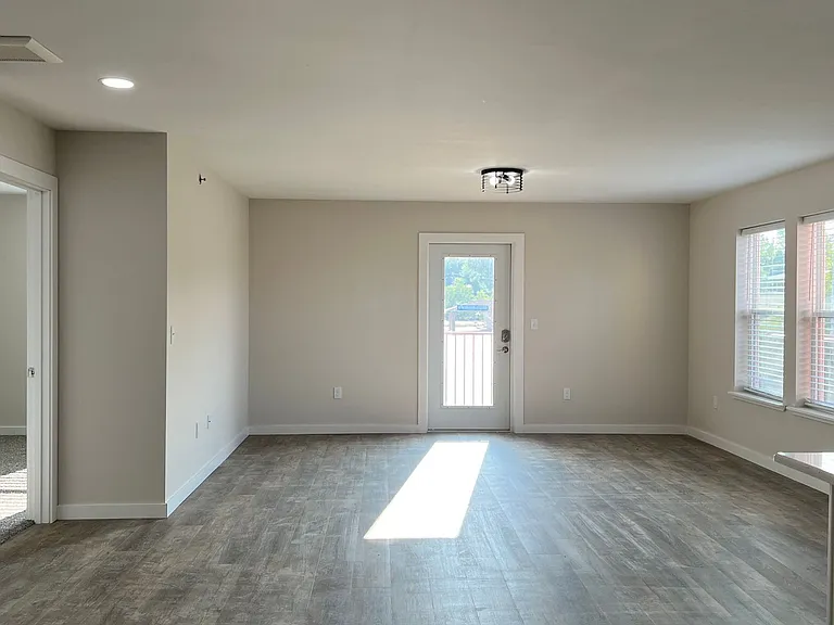 950 S Hebron Ave — Photo 15