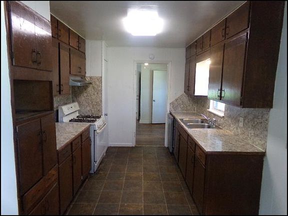 5th image of 129 Saunders Dr