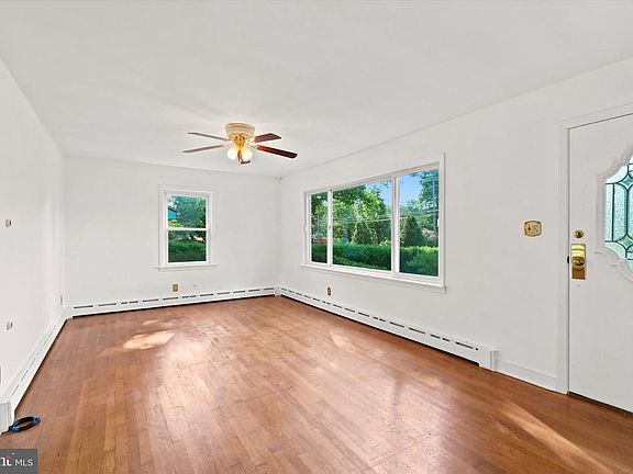 5th image of 4339 Freemansburg Ave