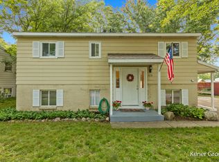 313 Elizabeth Dean Dr, Lowell, MI 49331