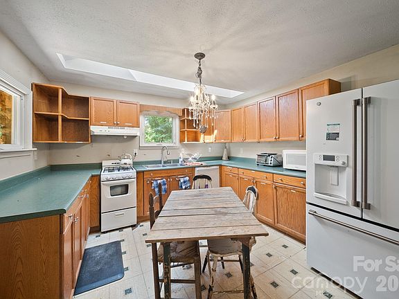 5th image of 78 Green Oak Rd