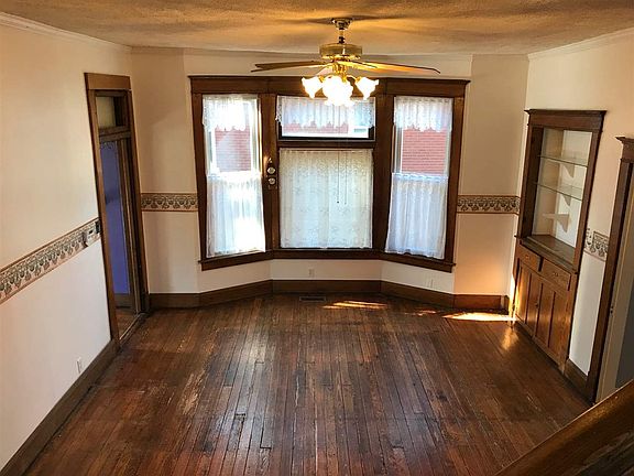 3rd image of 304 E Iowa St