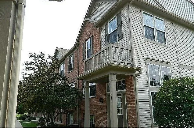631 Conservatory Ln — Photo 2