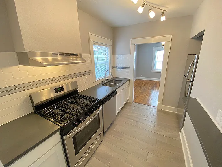 2723 Sacramento Ave — Photo 12