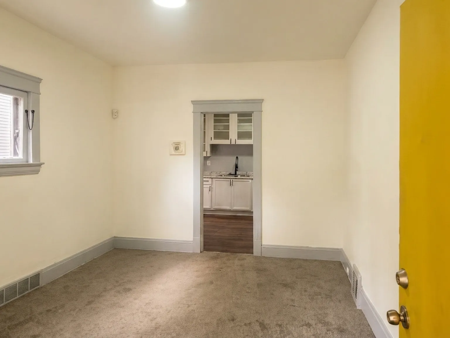2 bed, 850 sqft, $1,000 — Photo 2
