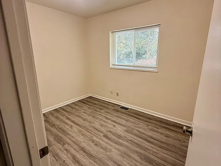 645 Brookfield Rd — Photo 16