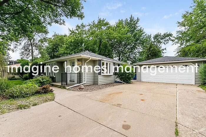 4 bed, 2.0 bath, 1600 sqft, $2,899 — Photo 2