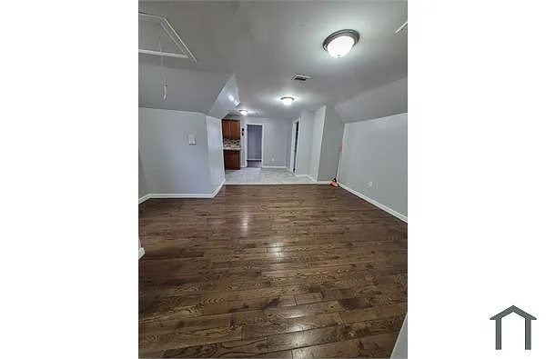 Building Photo - 209 4th St #3