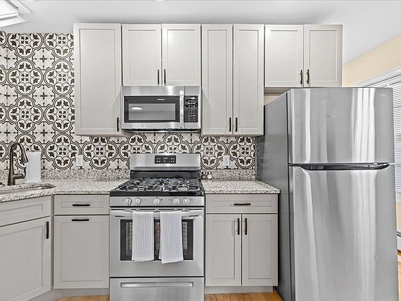 2nd image of 416 Pearl St #46