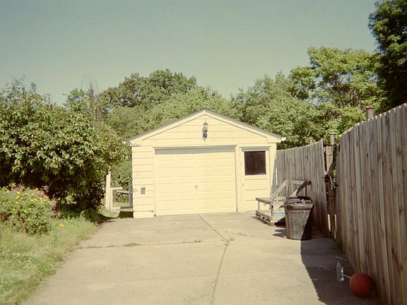 2nd image of 2610 School St