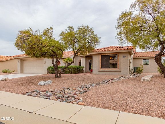 2nd image of 958 E Seven Palms Dr