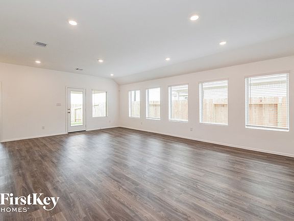 2nd image of 716 Willow Harbor Ln