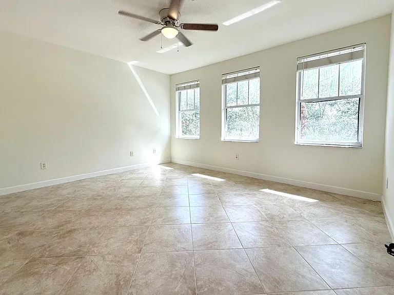 960 Millbrae Ct #4 — Photo 11