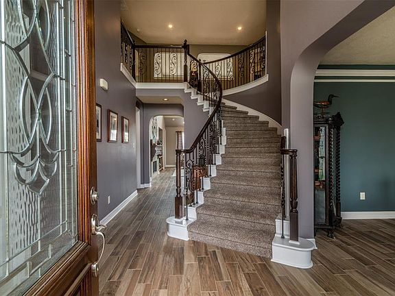 Welcome! Elegant Foyer