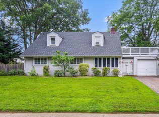 49 Radcliff Ave, Port Washington, NY 11050