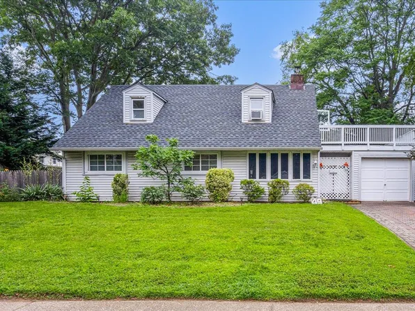 49 Radcliff Avenue, Port Washington, NY 11050