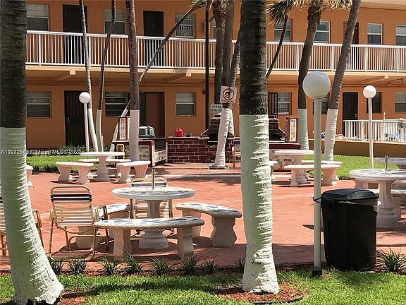 4th image of 19051 Collins Ave APT D218