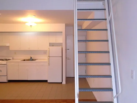 Rented by 18 REALTY | media 32