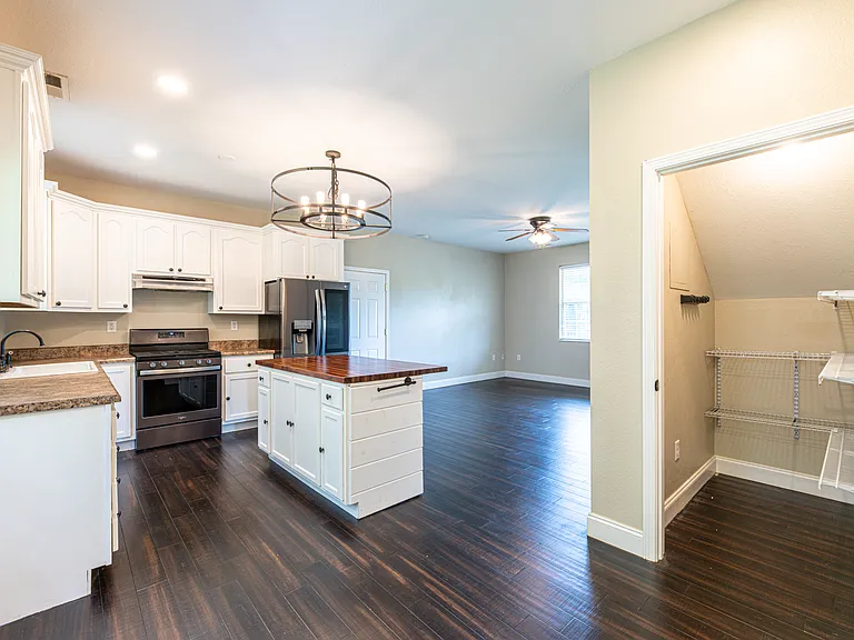 7211 Remagen Ln — Photo 11