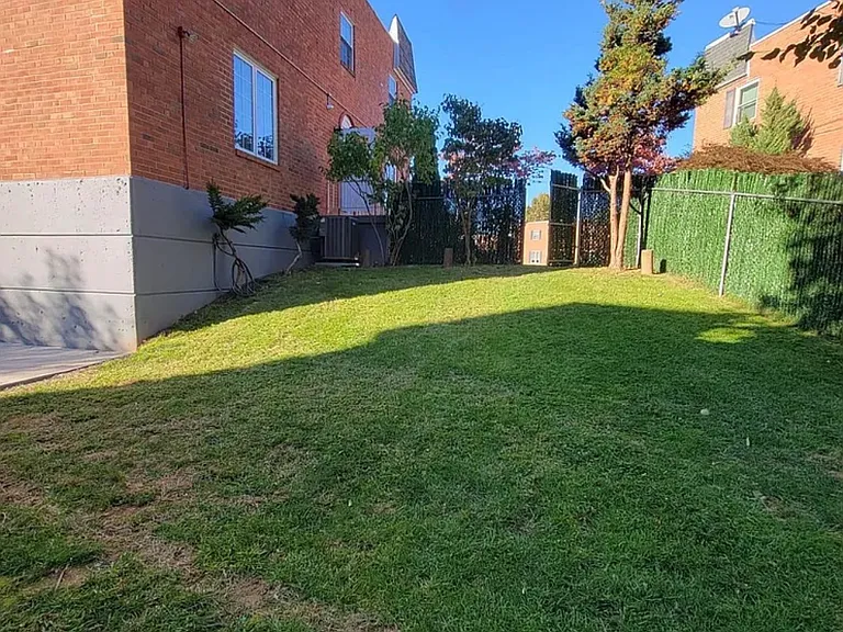 Larkspur St — Photo 2