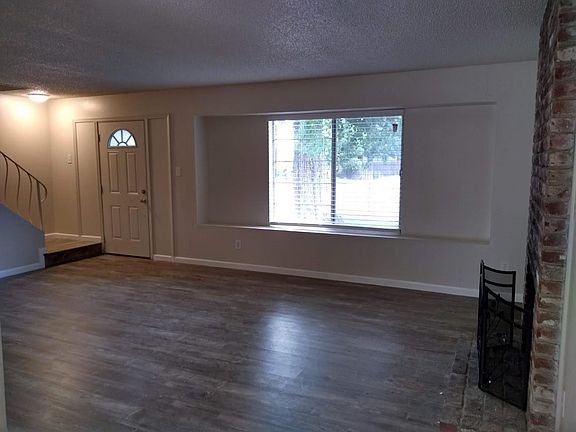 3rd image of 2524 Niagara Way