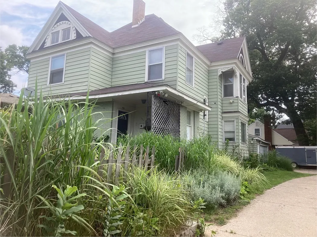 754 Fuller Ave SE — Photo 4