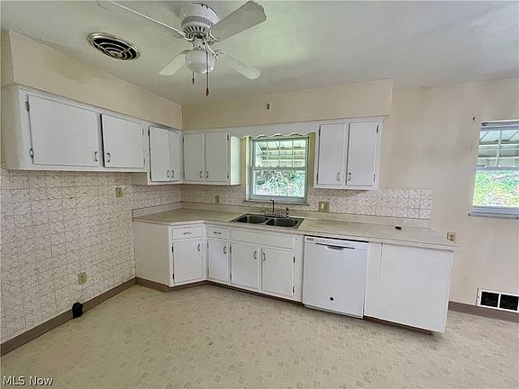 5th image of 145 Circle Dr