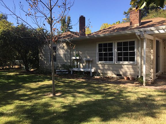 3rd image of 700 Lilac Ln