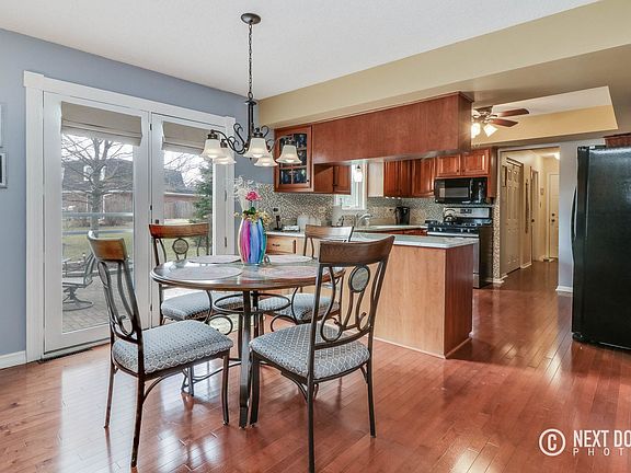 5th image of 403 S Brookshore Dr