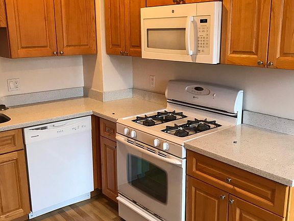 2nd image of 2855 Pierce St APT 6