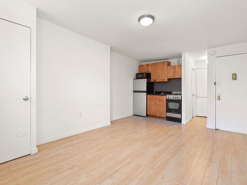 1st image of 220 1st Ave APT 4A