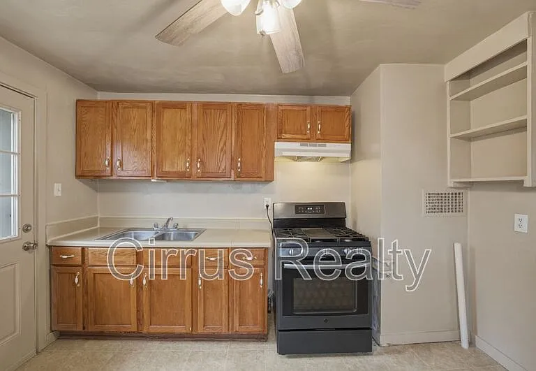 1 Shelby St — Photo 10