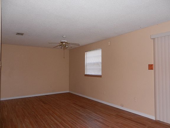 3rd image of 425 Belmont Dr